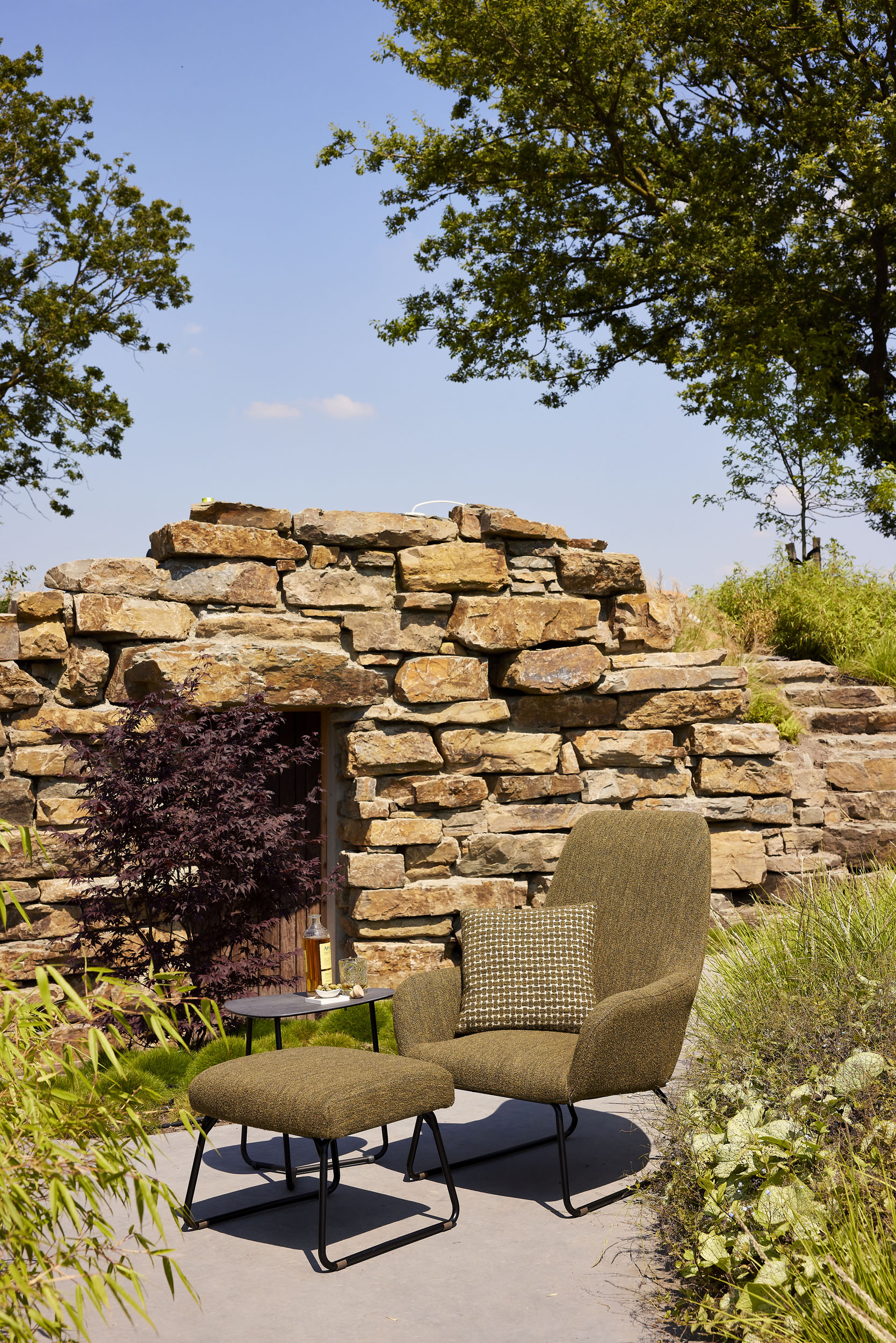 flux-armchair-and-footrest_green