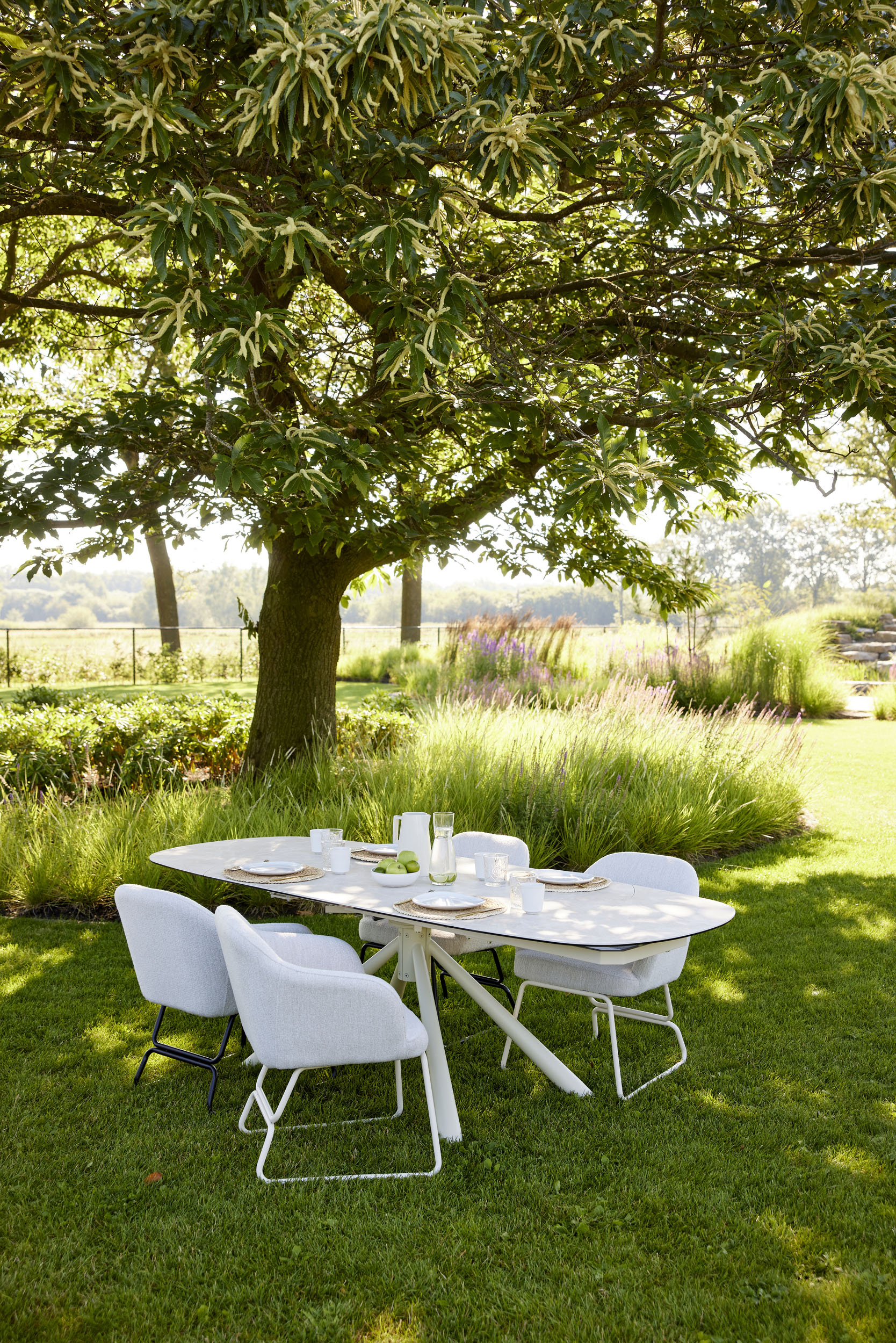 momentum-table-flux-chair